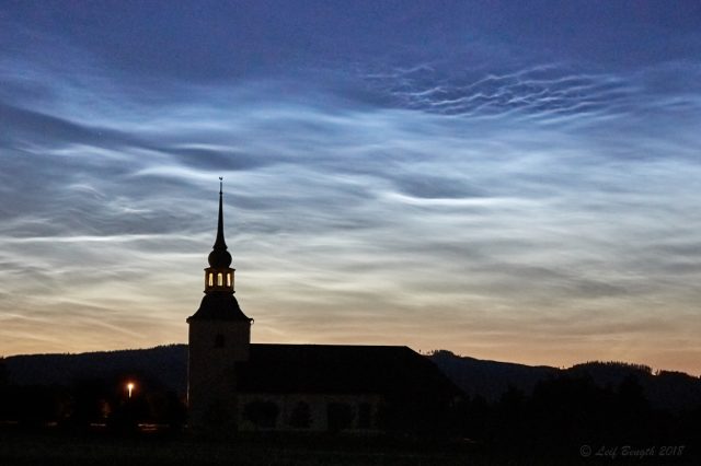 Våmhus kyrka vid midnatt...