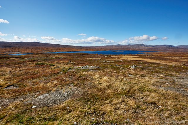 Sjön Riasten söder om Stugudalen, Norge