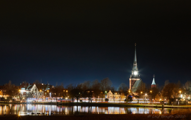 Morastrand med Mora kyrka