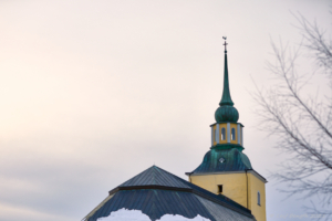 Promenad runt kyrkan