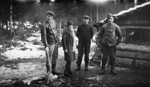 Skogsarbetare med kocka (daia)