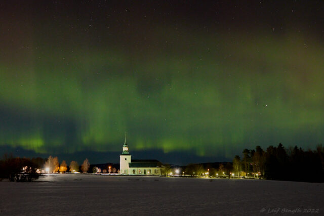 Norrsken över Våmhus kyrka