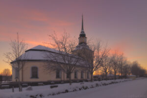 Kyrka i solnedgång