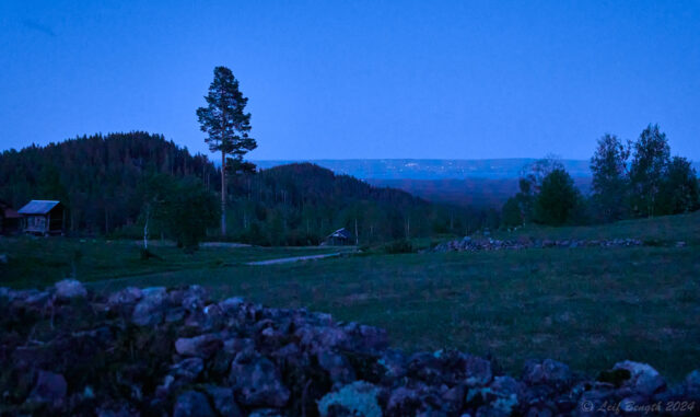 Och bortom Spaungklitt och Rodklitt ser man Orsasjön och Orsabergen