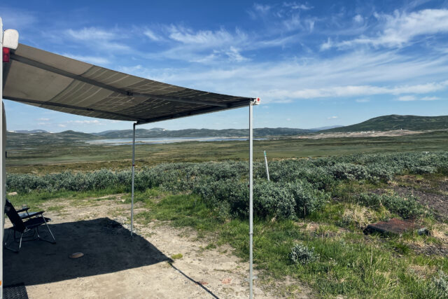 På Stekenjokk med den stora husbilsparkeringen i fjärran